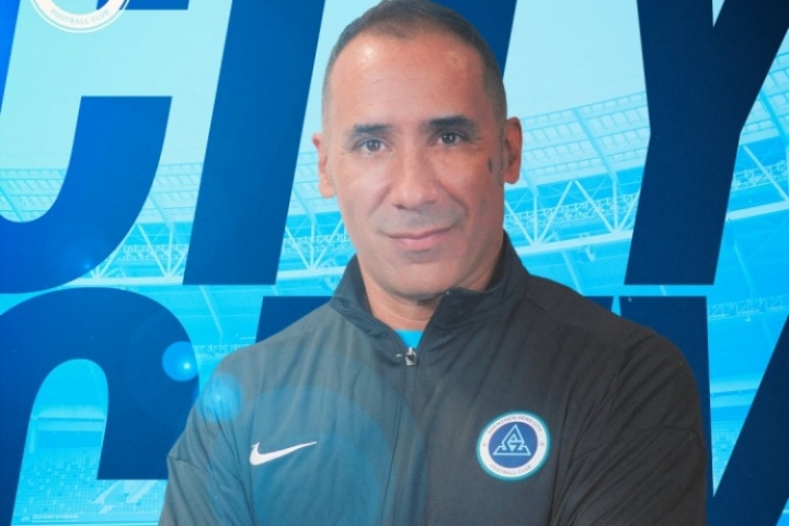 深圳新鹏城足球俱乐部宣布,任命佩普-穆尼奥斯为一线队主教练