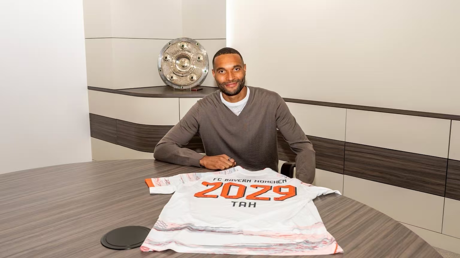 188体育平台-罗马诺:拜仁与勒沃库森就若纳唐·塔参加世俱杯的费用达成一致